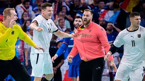 Deutsches und französisches Handballteam im Olympia-Viertelfinale  - Foto: IMAGO / wolf-sportfoto