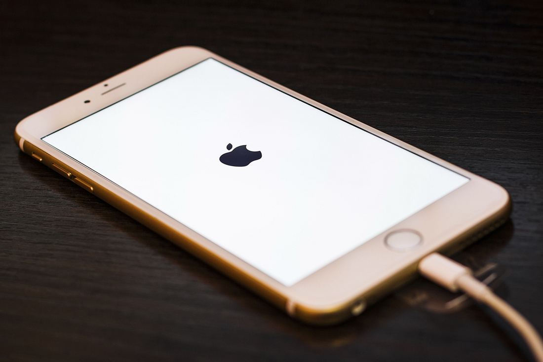 Samrtphone-Revolution? US-Forscher behaupten, dass das Material Magnetoelectric Multiferroic für den Bau von Handyakkus mit bis zu drei Monaten Laufzeit genutzt werden kann Das Material Magnetoelectric Multiferroic soll bei Smartphones angeblich eine Akkulaufzeit von drei Monaten garantieren