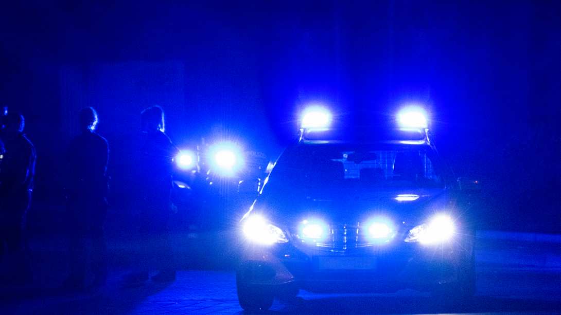 Polizei-Autos mit Blaulicht - Foto: iStock/deepblue4you