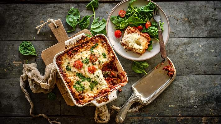 Diverse Keto Dishes - Foto: iStock/lisegagne