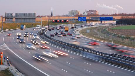 Autobahn - Foto: iStock/manwolste