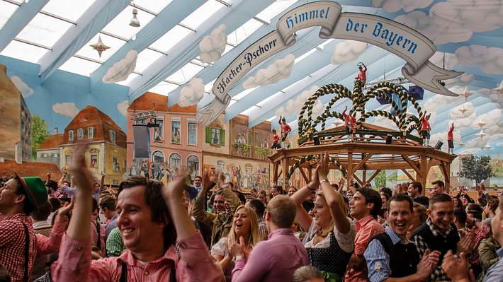 Auf der Wiesn MUSS man mitsingen - Foto: iStock / Carso80