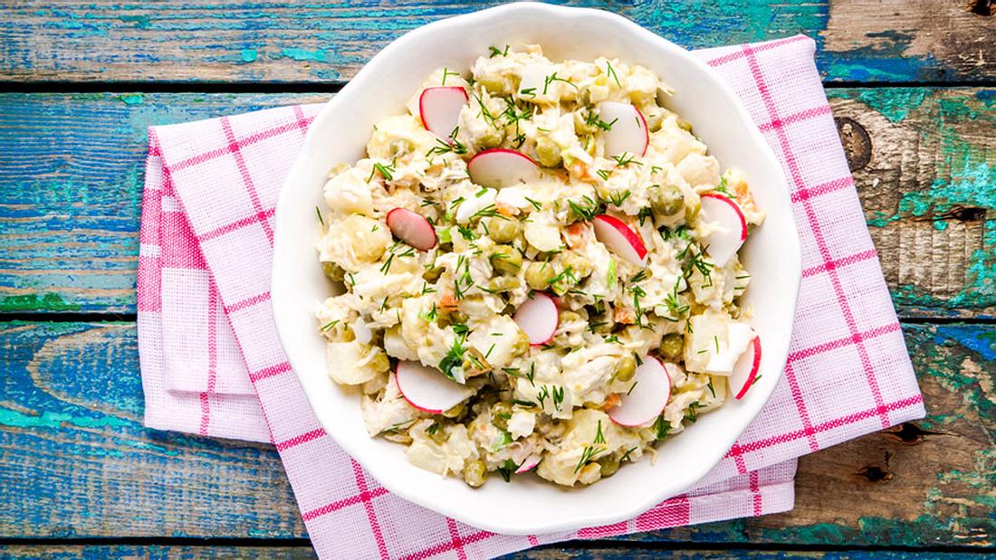 So machst du den genialsten Kartoffelsalat zum Grillen So machst du den genialsten Kartoffelsalat zum Grillen