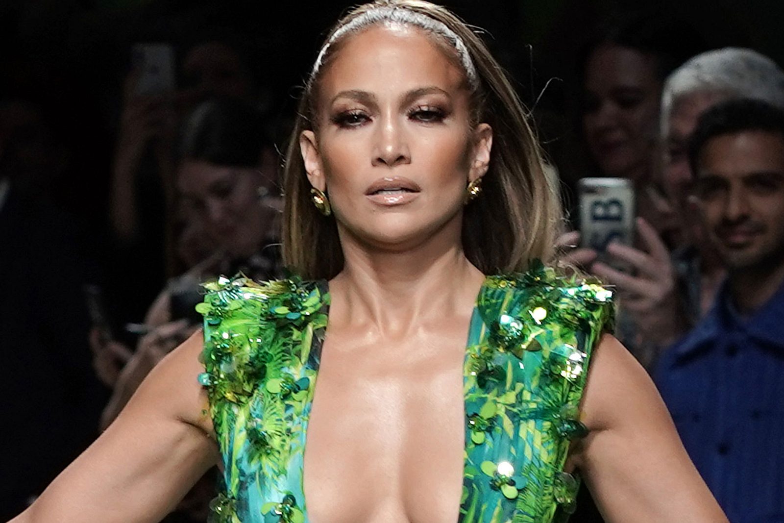 Jennifer Lopez zeigt sich oben ohne – und ist wunderschön | Männersache