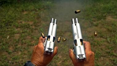 Jerry Miculek feuert 20 Kugeln in unter 1.5 Sekunden ab  - Foto: YouTube/Miculek.com