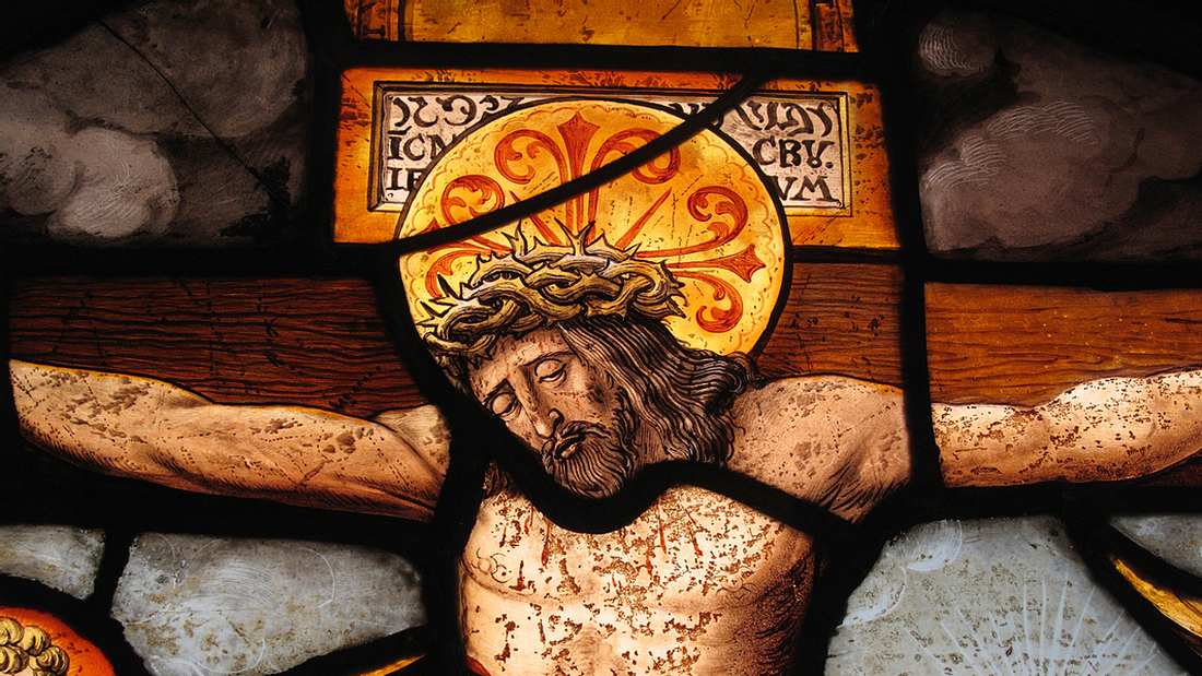 Starb Jesus Christus nicht am Kreuz? Diese verlorenen Bibelseiten sollen genau das beweisen Verlorenes Evangelium: Beweisen diese Bibelseiten, dass Jesus Christus nicht am Kreuz starb
