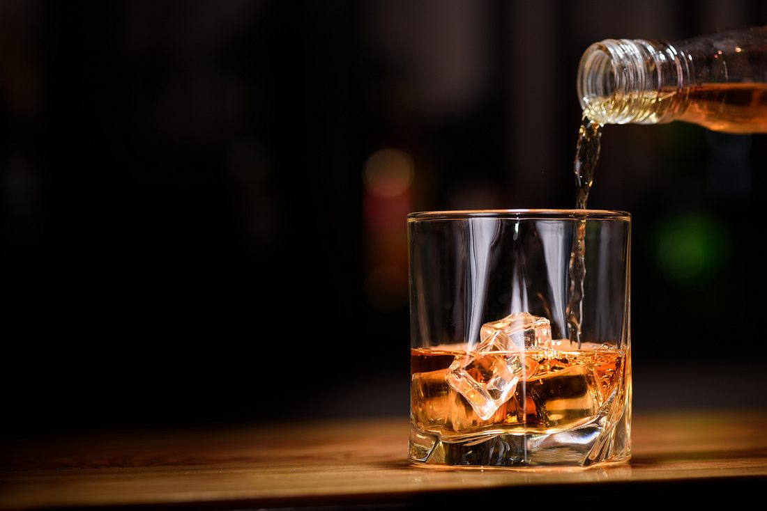 Johnnie Walker feiert 200-jähriges Jubiläum mit 4 exklusiven Sondereditionen Whisky im Glas