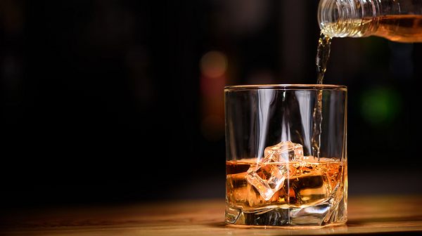 Whiskey im Glas - Foto: iStock / OlegEvseev