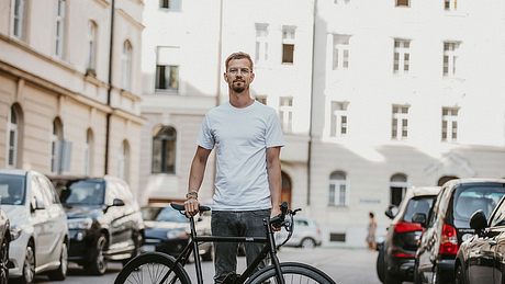 Joko Winterscheidt mit Sushi-Bike - Foto: SUSHI Bikes/Dario Suppan
