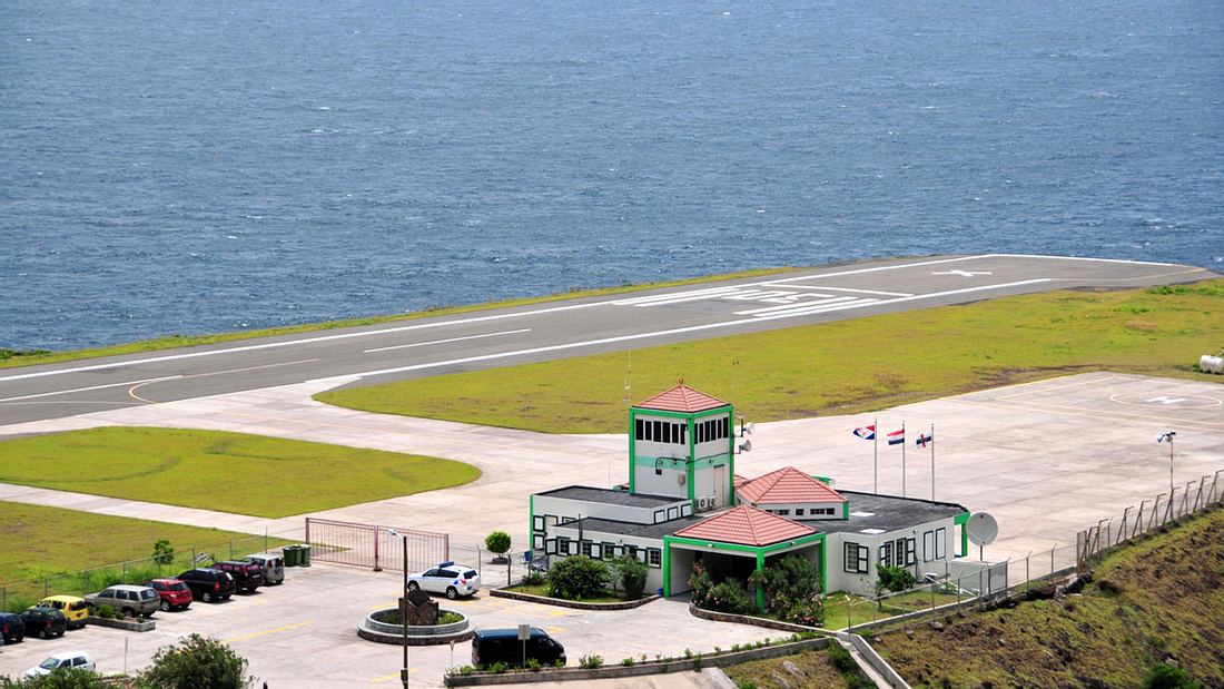 Juancho E. Yrausquin Airport Juancho E. Yrausquin Airport (Saba)