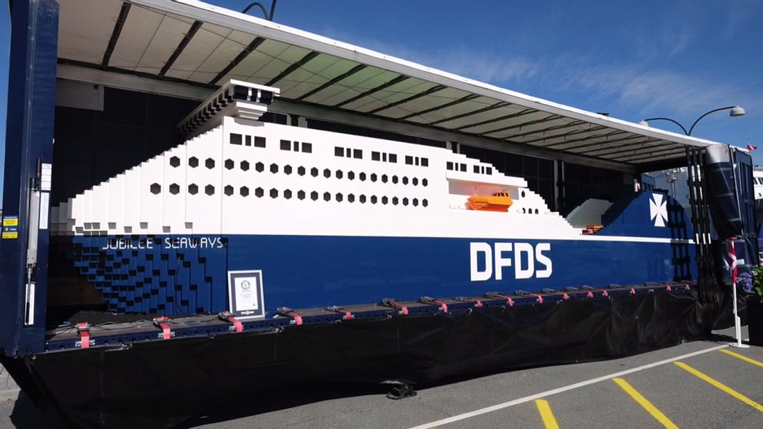 Die dänische Großreederei DFDS hat mit der Jubilee Seaways das größte LEGO-Schiff der Welt gebaut