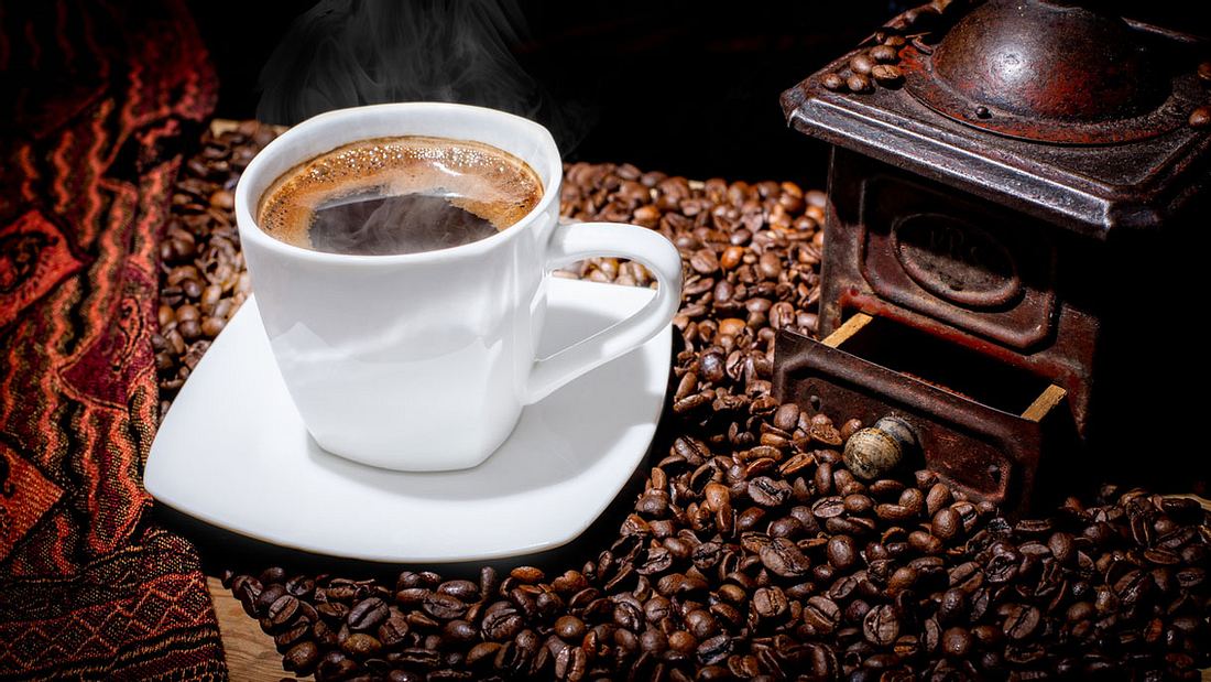 Eine Tasse heißer Kaffee Eine Tasse heißer Kaffee