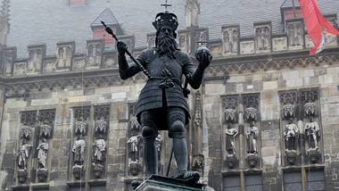 Karl der Große Statue - Foto: iStock / Omm-on-tour