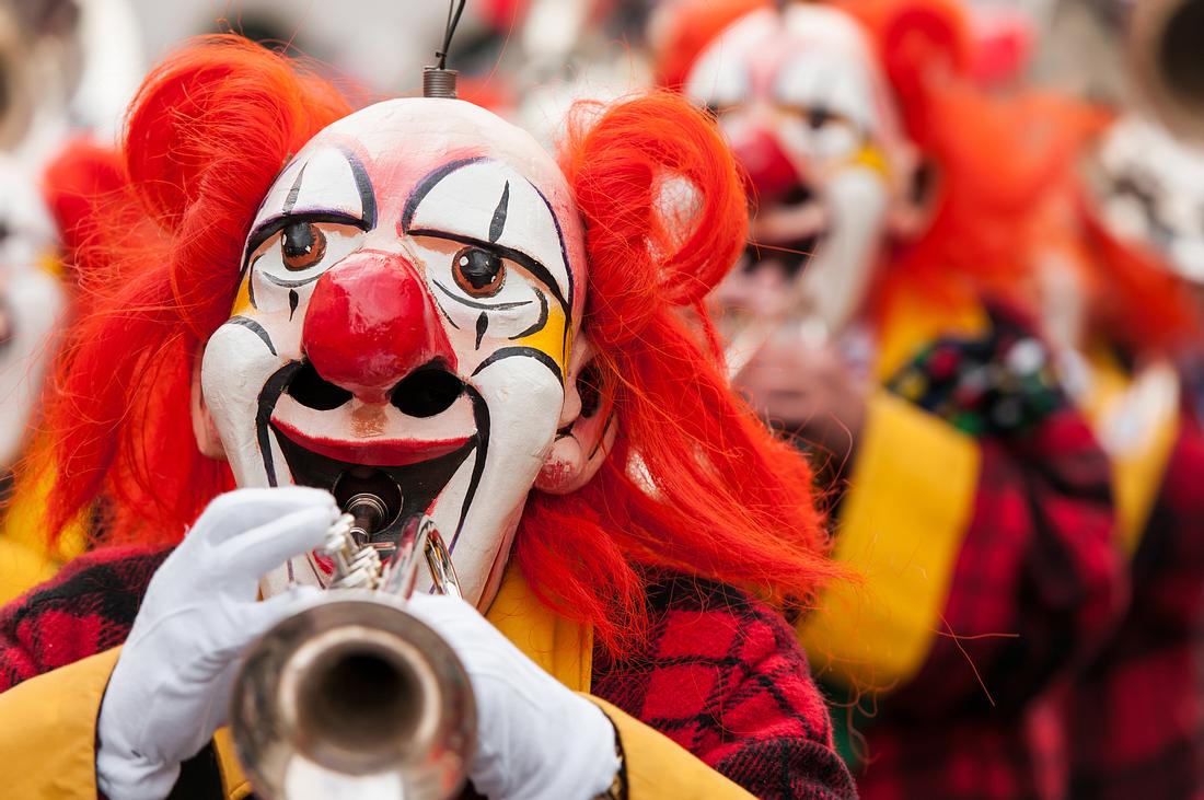 Büttenredner verstört mit rassistischem Witz Jecken beim Karneval