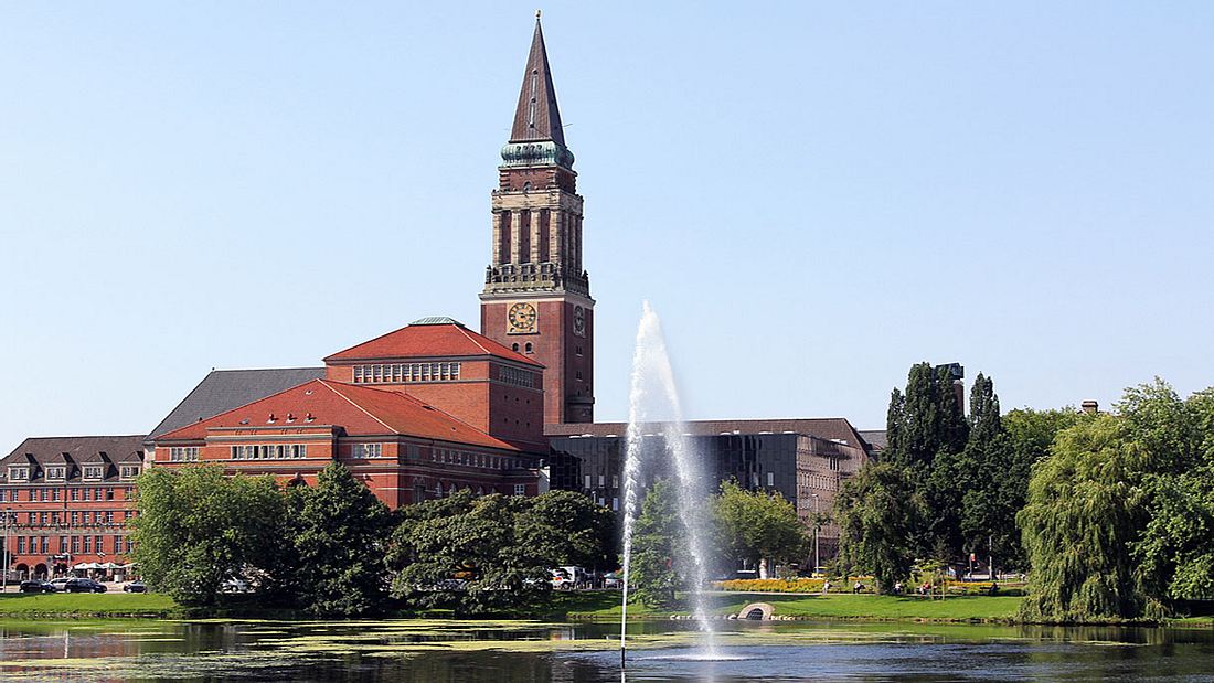 Venedigs Campanile im hohen Norden: Kieler Rathaus. Kieler Rathaus