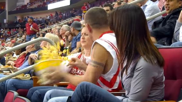 Video-Klassiker: The Best NBA Kiss Cam - Foto: YouTube / rockets19931994