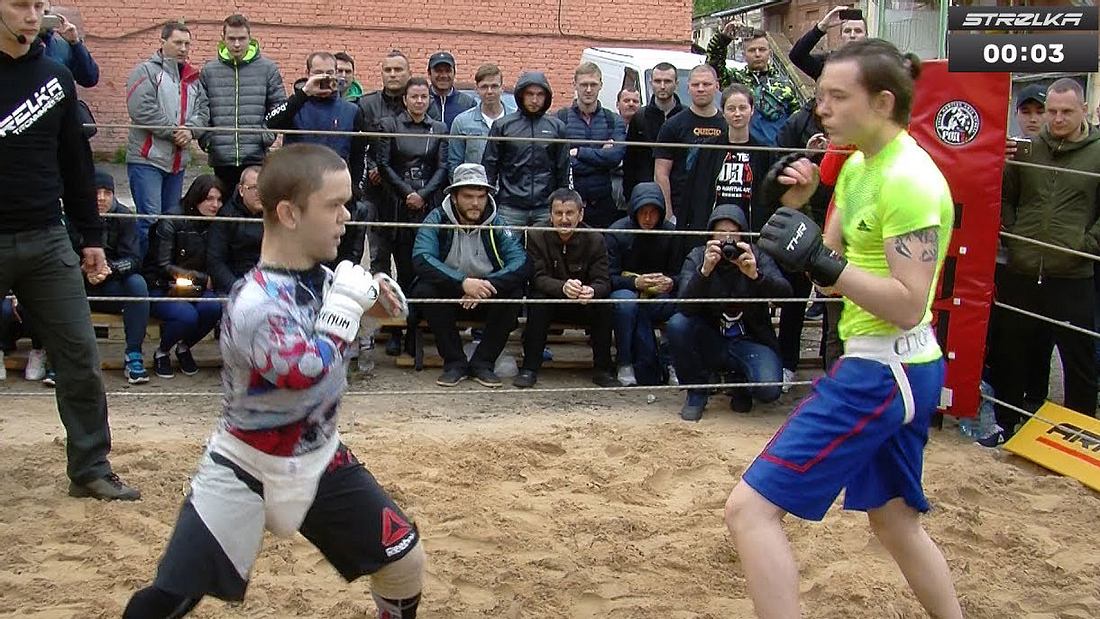 Kleinwüchsiger tritt in MMA Kampf an Arrows Street Fight Russland