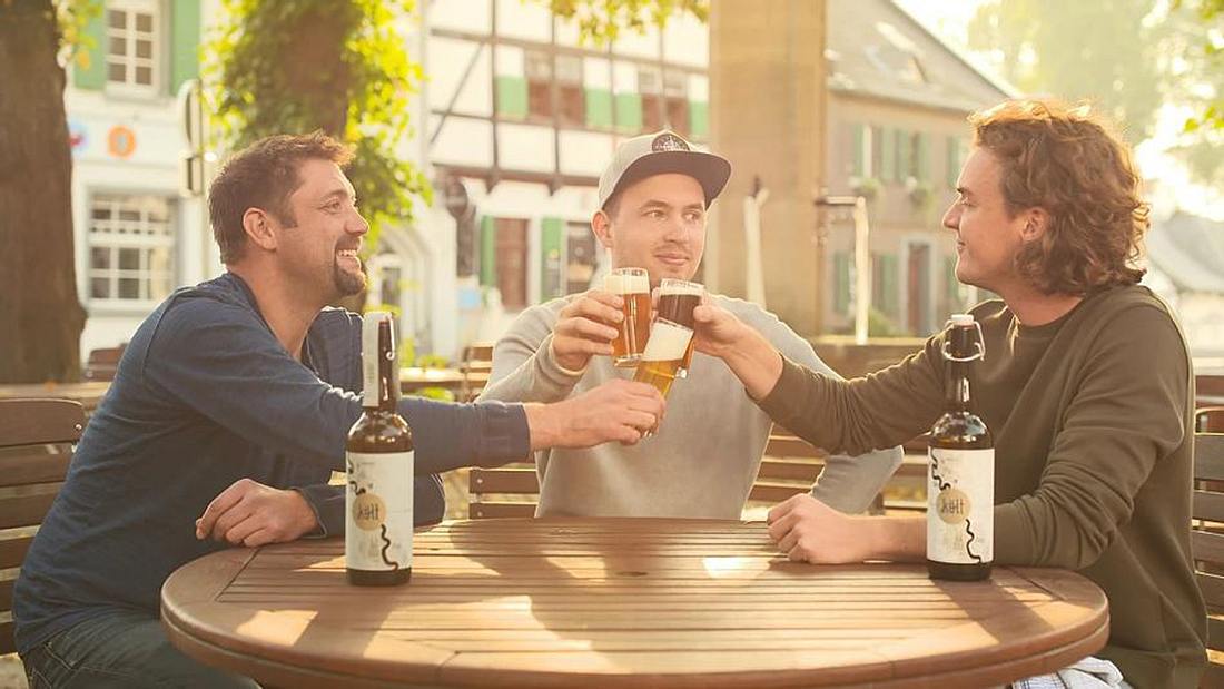Brauer Henning Barkey mit Matthias Ross und Hans Berlin Die Gründer des "Költ"-Bieres