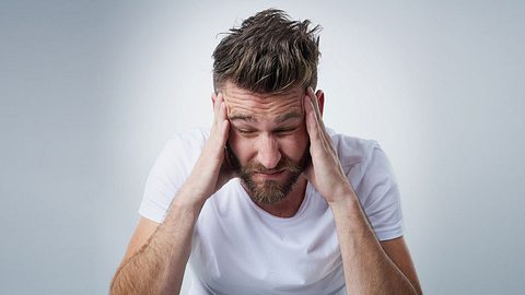 Kopfschmerzen bekämpfen: 7 Hausmittel gegen Kopfschmerzen, die sofort helfen - Foto: iStock / PeopleImages