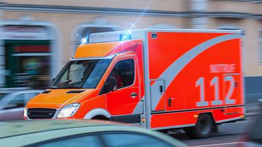 Krankenwagen im Einsatz - Foto: iStock / Teka77