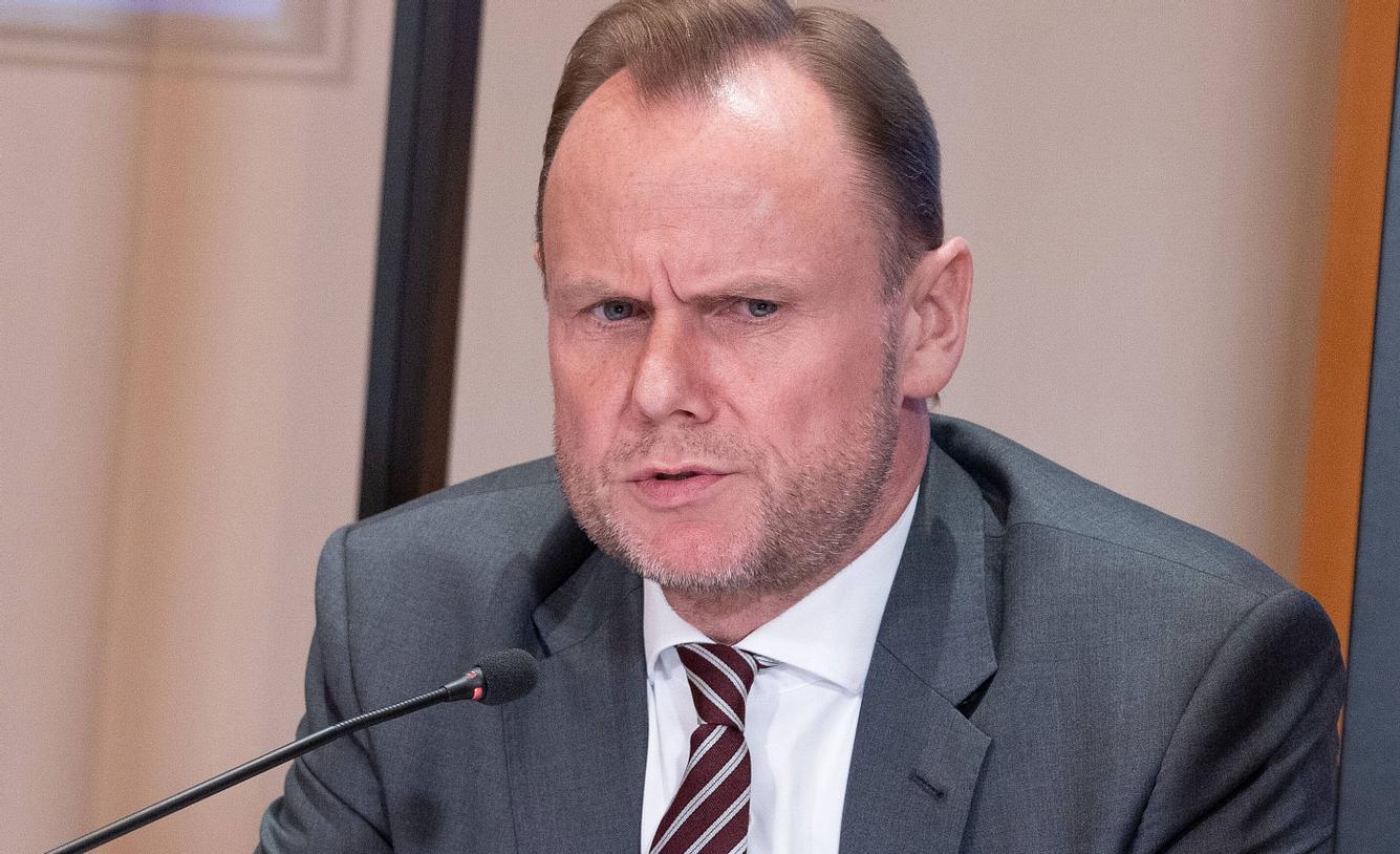 Krasse Corona-Maßnahme: Senator will für Kontrollen in Wohnungen eindringen Andy Grote
