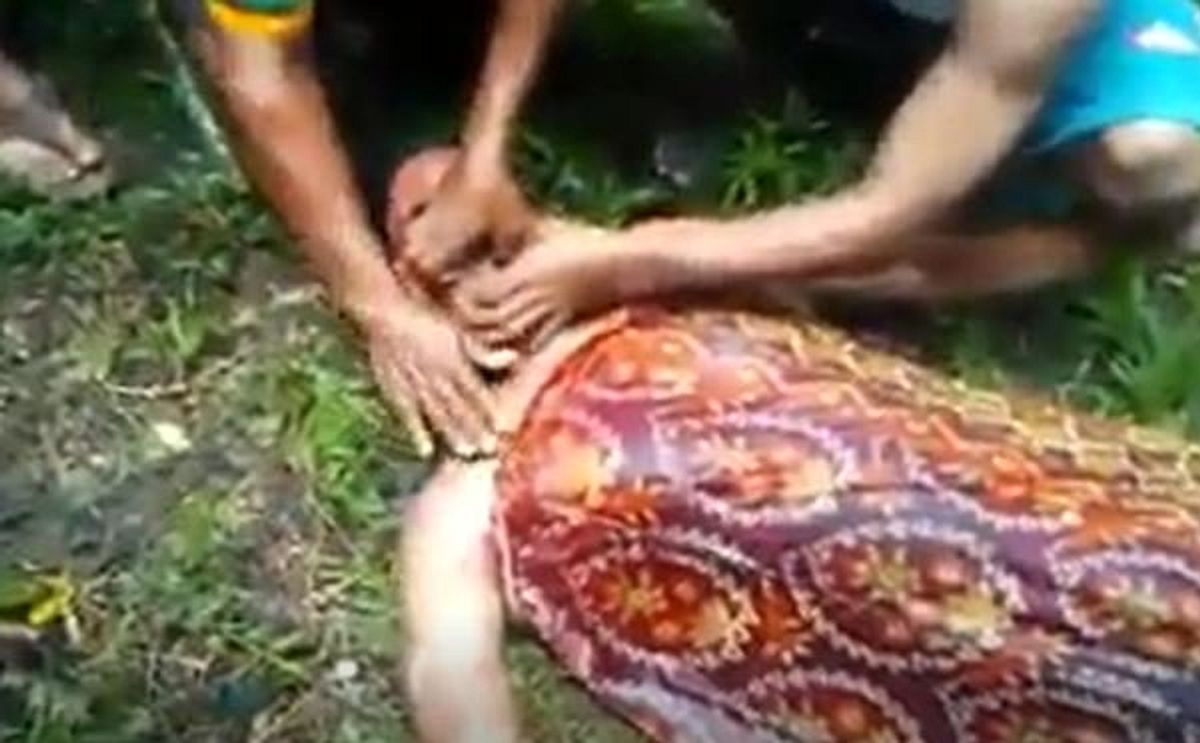Nach Schamanen-Befehl: Ein Krokodil birgt den Körper eines toten indonesischen Mannes