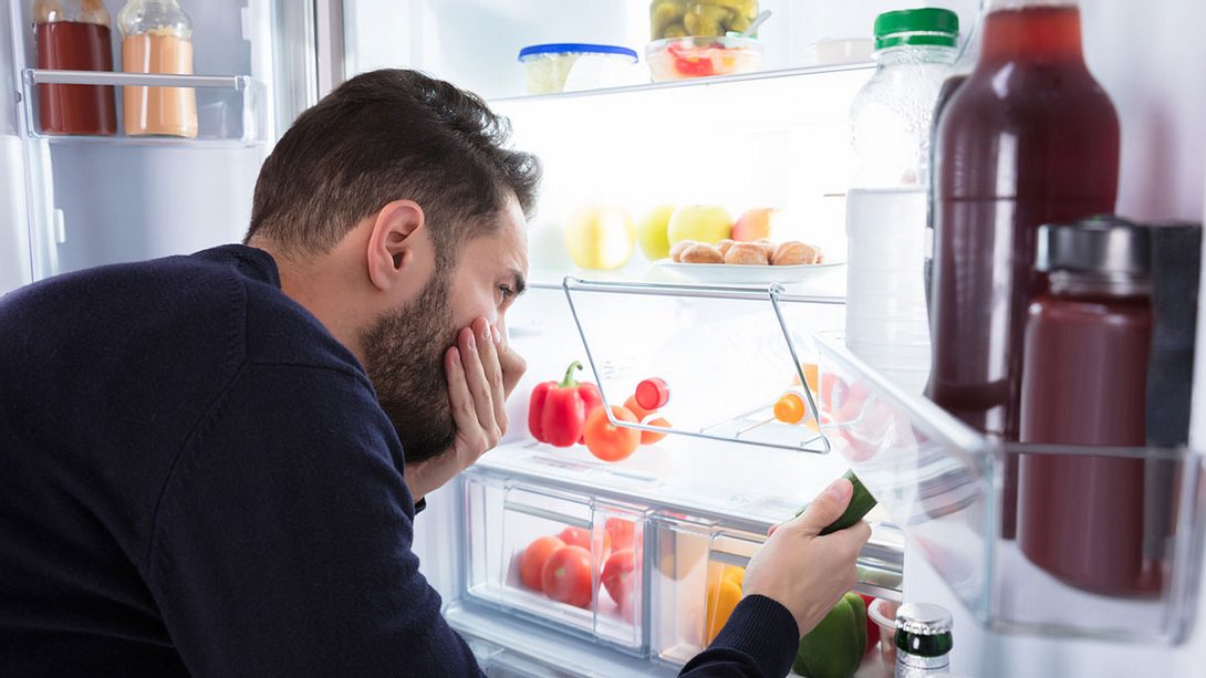 Hausmittel gegen einen stinkenden Kühlschrank - Foto: iStock / AndreyPopov