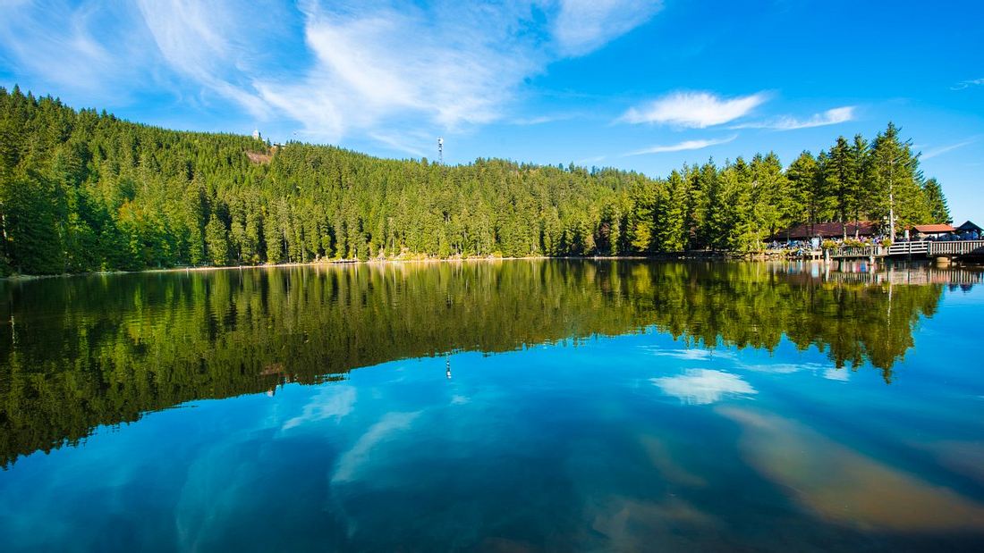 Der Mummelsee im Schwarzwald. Kurzurlaub mit Kindern: Die 10 besten Reisetipps