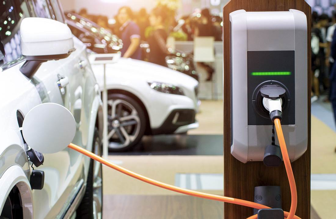 Ladestationen fürs Elektroauto: So dicht ist das deutsche Netz Elektroauto an der Ladestation