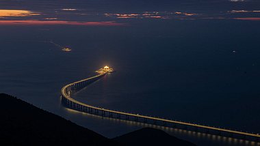 Längste Seebrücke der Welt - Foto: iStock / Matt Leung