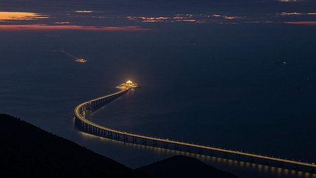 Längste Seebrücke der Welt - Foto: iStock / Matt Leung