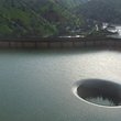 Das riesige Loch im Lake Berryessa ist atemberaubend - Foto: YouTube / Evan K