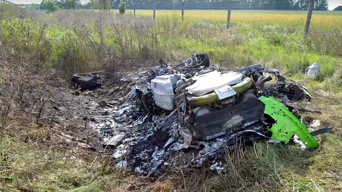 Ein Hobby-Rennfahrer baut mit seinem Lamborghini Huaracan bei 320 km/h einen Unfall