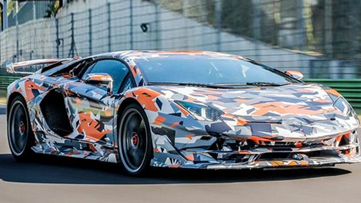 Lamborghini Aventador SVJ mit Camouflage-Folie