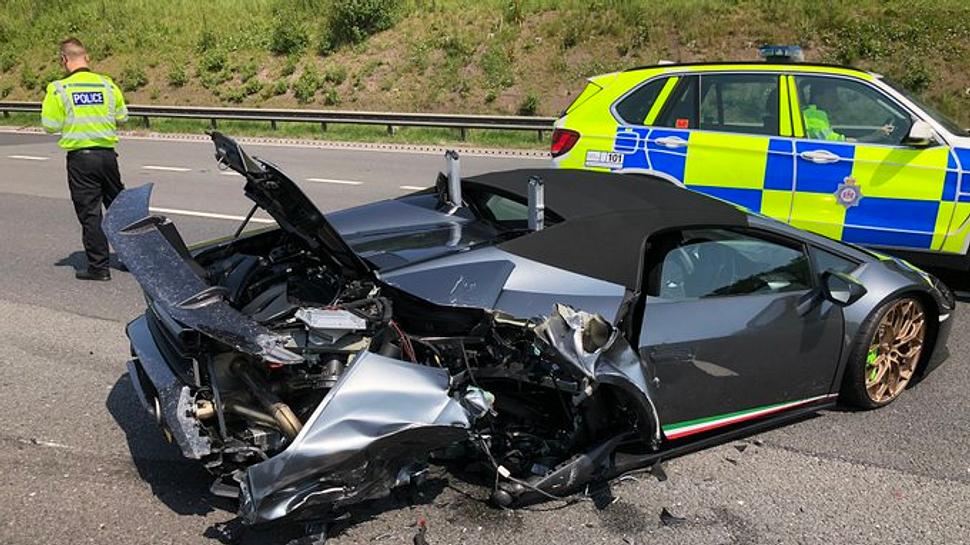 Lamborghini zu Schrott gefahren - Foto: Twitter / @jaffa571