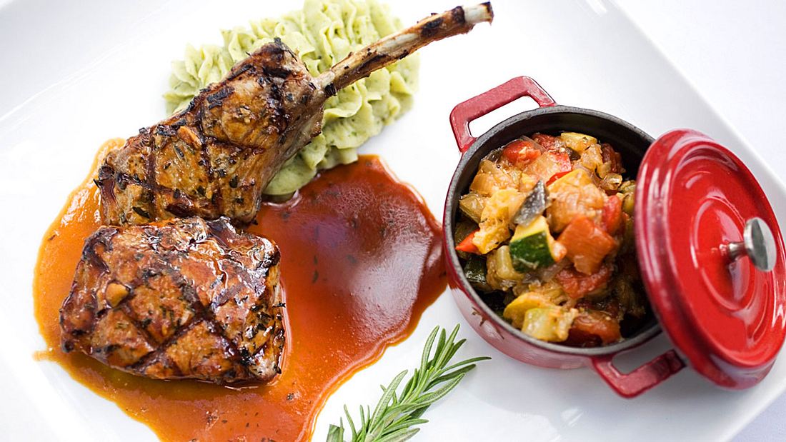 Lammkeule mit Ratatouille. Lammkeule mit Ratatouille