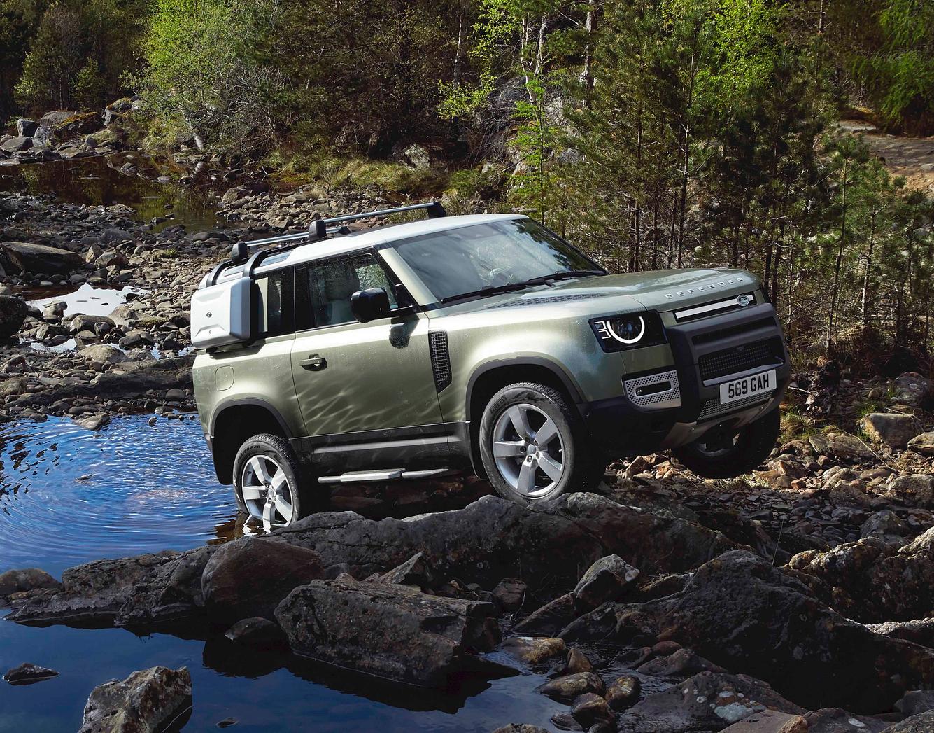 Abenteuer pur! Fahrendes Wohnzimmer jetzt auf Booking.com buchbar Land Rover Defender