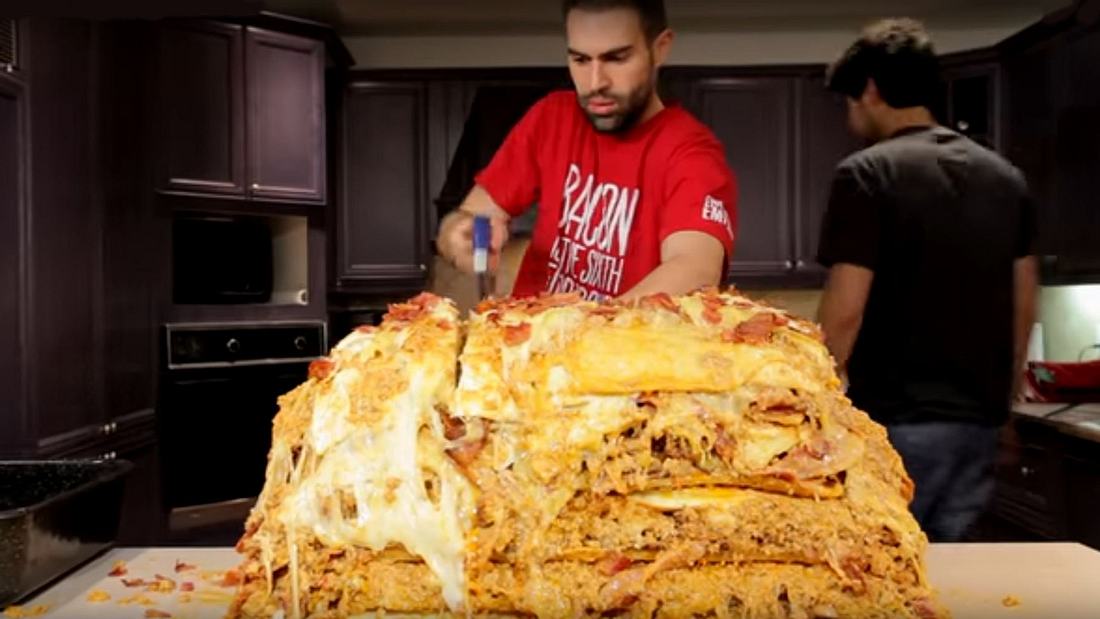 Epic Meal Time: YouTuber kochen Lasagne mit 1 Million Kalorien