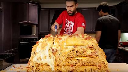 Epic Meal Time: YouTuber kochen Lasagne mit 1 Million Kalorien - Foto: Screenshot YouTube/Epic Meal Time 