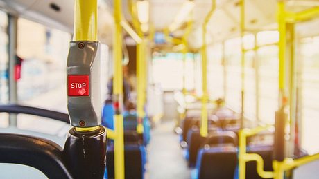 Leerer Bus - Foto: iStock / bordyug