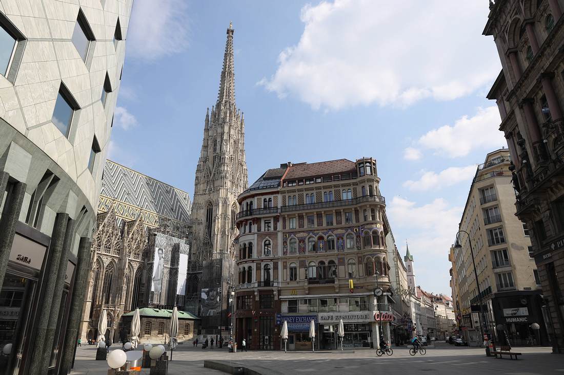 Leerer Platz vorm Stephansdom in Wien Leerer Platz vorm Stephansdom in Wien