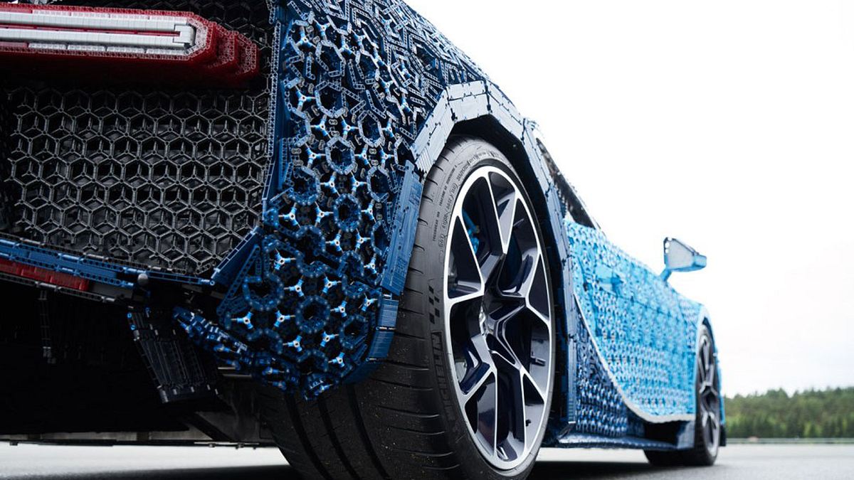 Lebensgroßer Bugatti Chiron aus Lego begeistert das Netz