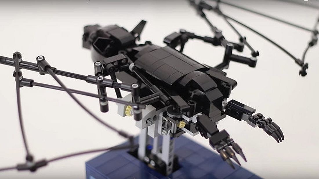 Kristal Dubios von JK Brickworks hat eine ultrarealistische LEGO-Fledermaus gebaut