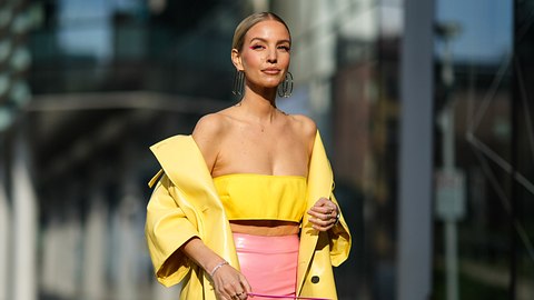 Leonie Hanne Streetstyle - Foto: Getty Images / Edward Berthelot 