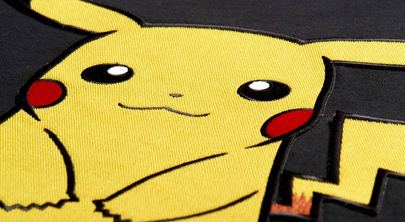 Levi's x Pokémon: Neue Kollektion zum 25. Geburtstag der ikonischen Figuren Pokémon Pikachu