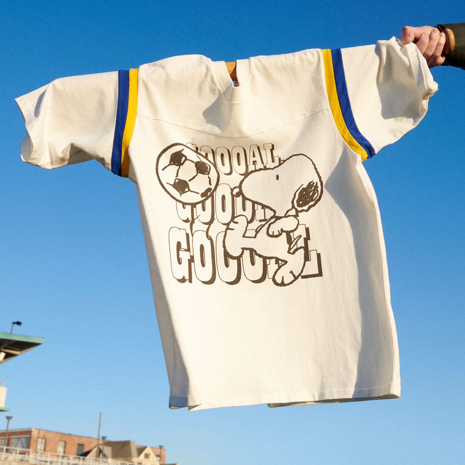 Levi s x Peanuts Neue Kollektion mit Snoopy Co. Mannersache