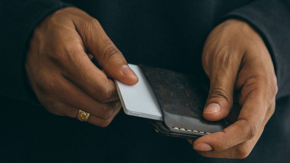 Kaum größer als eine Scheckkarte: Light Phone 2. Lightphone 2 - passt in die Geldbörse