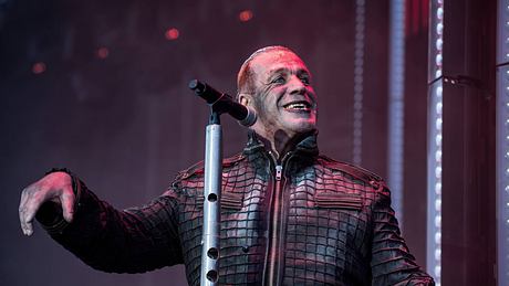 Lindemann bei einem Konzert in Dänemark, 2017 - Foto: IMAGO / Gonzales Photo