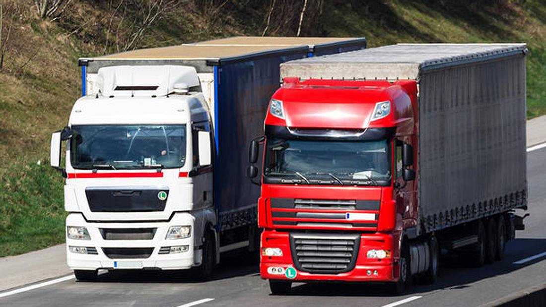 Urteil: So lange dürfen Lkw laut Gesetz andere Verkehrsteilnehmer überholen Das Amtsgericht Hamm hat entschieden, wie lange Lkw maximal andere Verkehrsteilnehmer überholen dürfen
