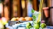 Longdrinkgläser für den Gentleman - Foto: iStock/MarianVejcik